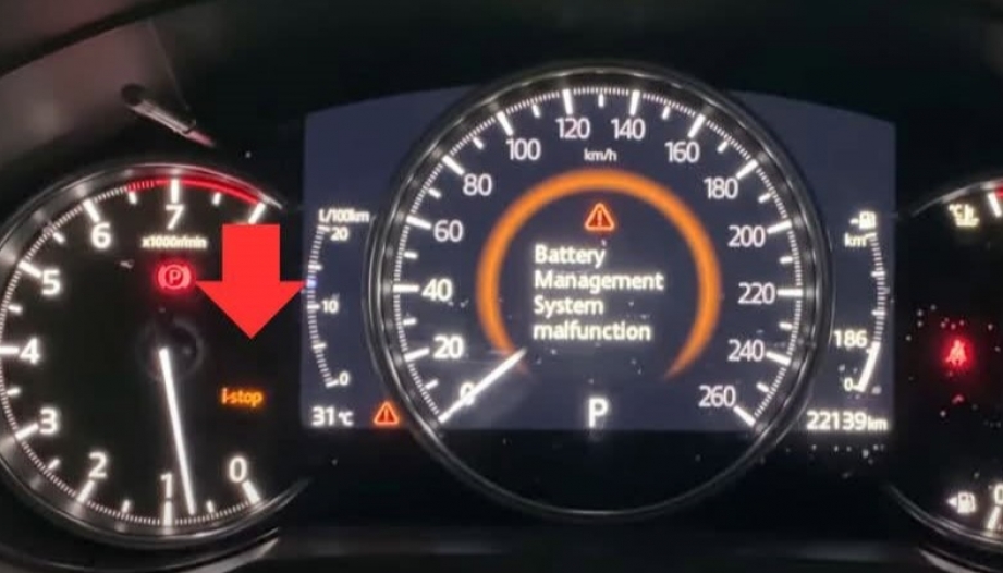 Có phải xe Mazda CX-8 của em bị yếu bình không?