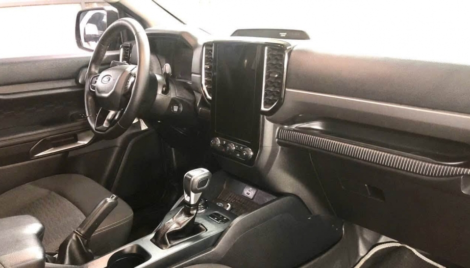 Ford Ranger bật điều hòa kêu to do vấn đề gì?