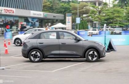Geely EX2 có thể mở khóa cốp trước sau thế nào?
