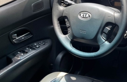 Có phải xe Kia Carens bị lỗi hạ cửa kính?