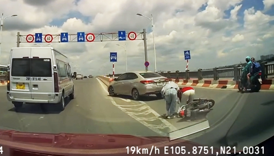 Clip TNGT: Thời buổi này rồi mà ông Toyota Vios định bỏ chạy sau khi gây tai nạn