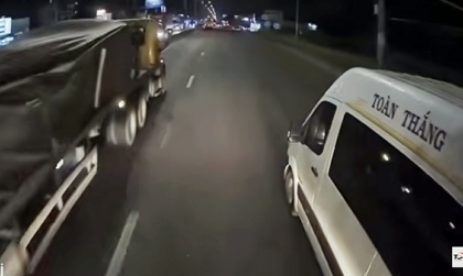  Clip TNGT: Cũng chỉ vì hơn thua, cuối cùng lên phường thì bằng nhau hết
