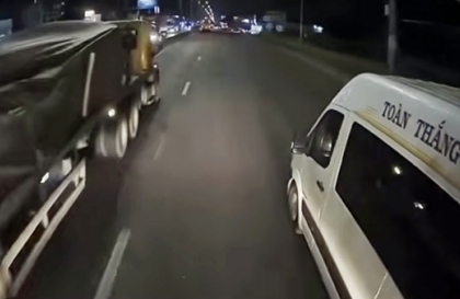  Clip TNGT: Cũng chỉ vì hơn thua, cuối cùng lên phường thì bằng nhau hết