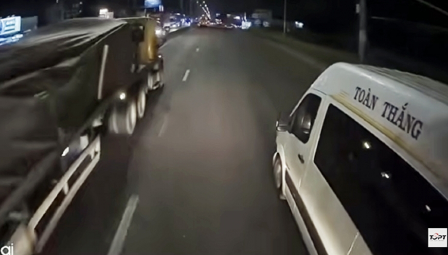  Clip TNGT: Cũng chỉ vì hơn thua, cuối cùng lên phường thì bằng nhau hết