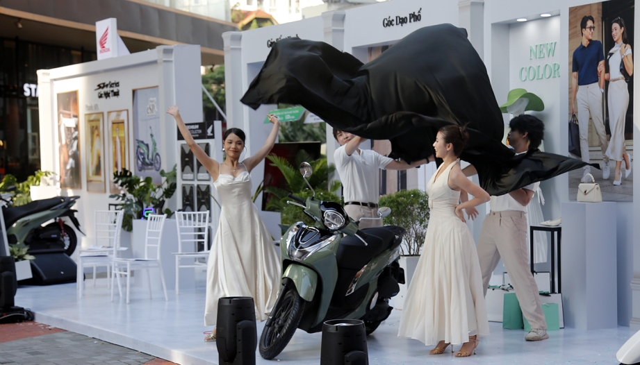 Thế giới 2 bánh: Honda Việt Nam tung phiên bản nâng cấp cho Sh mode, khởi điểm từ 59 triệu đồng, tháng 10 giao xe