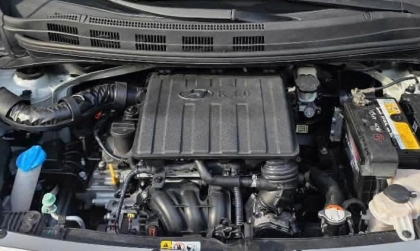 Sao xe grand i10 bị bốc khói khoang máy sau 15 phút bật điều hòa?