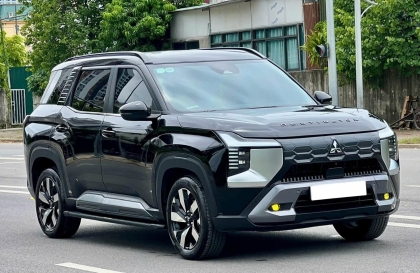 Xin chỉ giáo xe Mitsu Destinator bị lỗi tự khóa cửa
