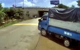 Clip TNGT: Nội dung có âm thanh mang tính chân thực, cân nhắc khi bật loa