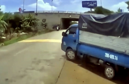 Clip TNGT: Nội dung có âm thanh mang tính chân thực, cân nhắc khi bật loa