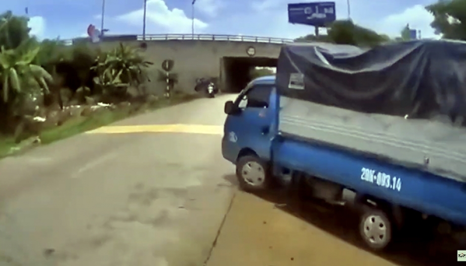 Clip TNGT: Nội dung có âm thanh mang tính chân thực, cân nhắc khi bật loa
