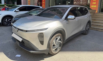 Xe MPV 7 tắt máy vẫn có tiếng xả vù vù là sao ạ?
