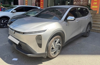Xe MPV 7 tắt máy vẫn có tiếng xả vù vù là sao ạ?