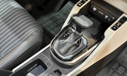 Xin tư vấn xe Kia Carens không về số P được