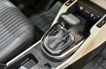 Xin tư vấn xe Kia Carens không về số P được