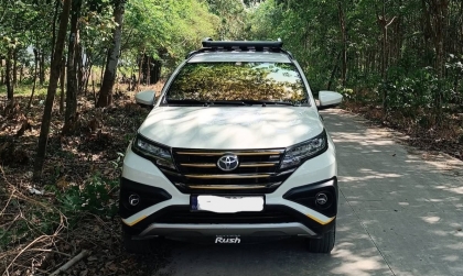 Hỏi về đèn gương tự động của Toyota Rush cứ sáng liên tục?