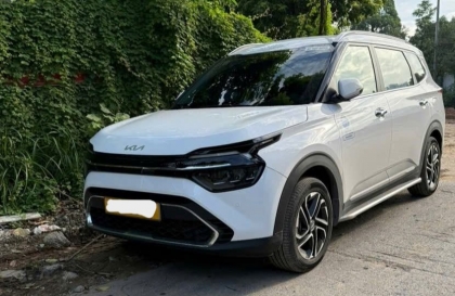 Kia Carens không mở được cửa sau từ bên ngoài là sao ạ?