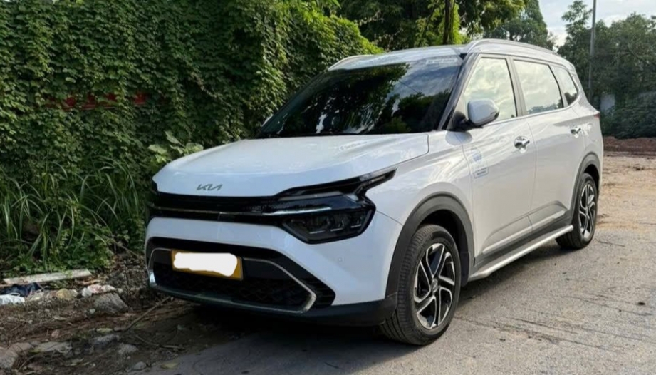 Kia Carens không mở được cửa sau từ bên ngoài là sao ạ?