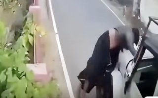 Clip TNGT: Chạy tụt quần là có thật các ông ạ.