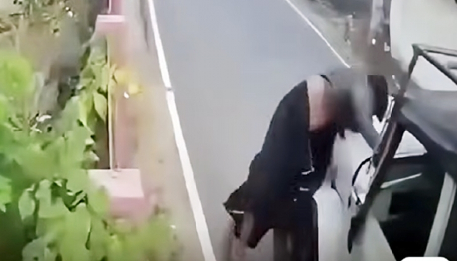 Clip TNGT: Chạy tụt quần là có thật các ông ạ.