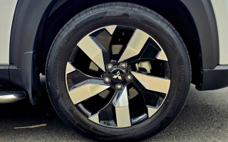Mitsubishi Destinator nên để áp suất lốp thế nào?