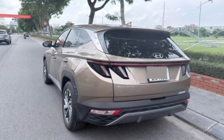 Sao xe Hyundai Tucson bị chảy nước vào cốp khi trời mưa thế các bác?