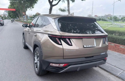Sao xe Hyundai Tucson bị chảy nước vào cốp khi trời mưa thế các bác?
