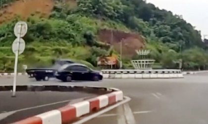 Clip TNGT: Qua giao lộ mà các thày đi như trong trường đua thế này bảo sao không tai nạn...