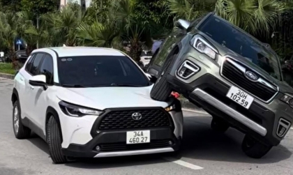 Ảnh TNGT: Chả hiểu từ đầu như nào mà bác Subaru Forester nỡ làm thế với bác Yaris Cross