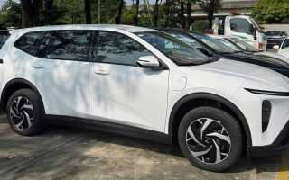 Xin cách xử lý cửa xe Vinfast MPV 7 phải đóng mạnh mới khóa được