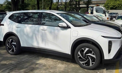 Xin cách xử lý cửa xe Vinfast MPV 7 phải đóng mạnh mới khóa được