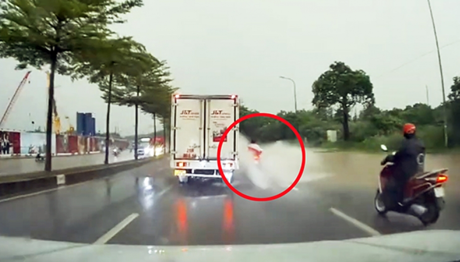  Clip TNGT: Các em tập trung nhé, anh chỉ làm mẫu một lần thôi nhé.