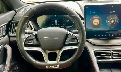 Tình trạng xi nhan xe BYD Sealion 6 có phải bị lỗi?