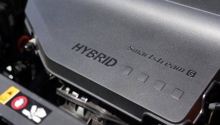 Các hãng xe tại Việt Nam trong cuộc chơi điện hoá: Hai hệ truyền động hybrid của Hyundai tại Việt Nam có gì khác biệt?