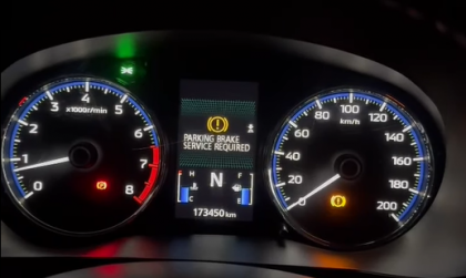 Xin cao nhân chỉ giáo lỗi xe Mitsubishi Xpander kéo phanh tay là hiện lỗi như này