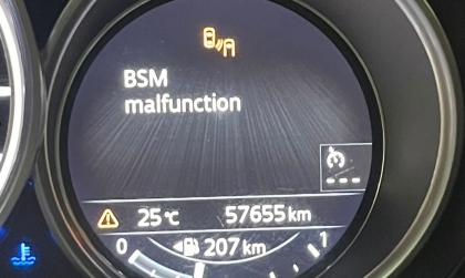 Các bác cho hỏi Mazda6 báo lỗi gì trên đồng hồ thế?