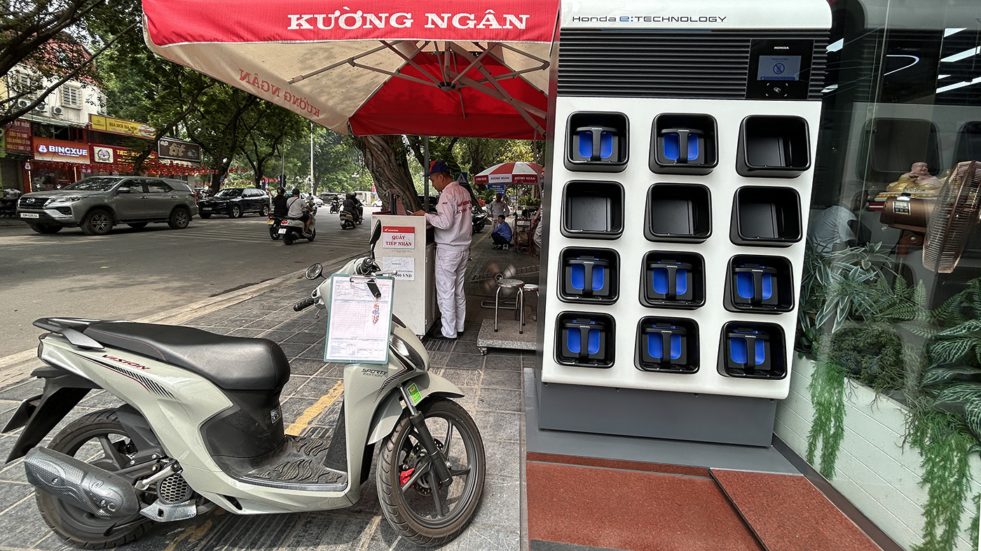 Thế giới 2 bánh: Honda Việt Nam ra mắt hệ thống tủ đổi pin xe máy điện vào đầu tháng 6